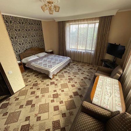 Guest House Eles Каракол Екстериор снимка