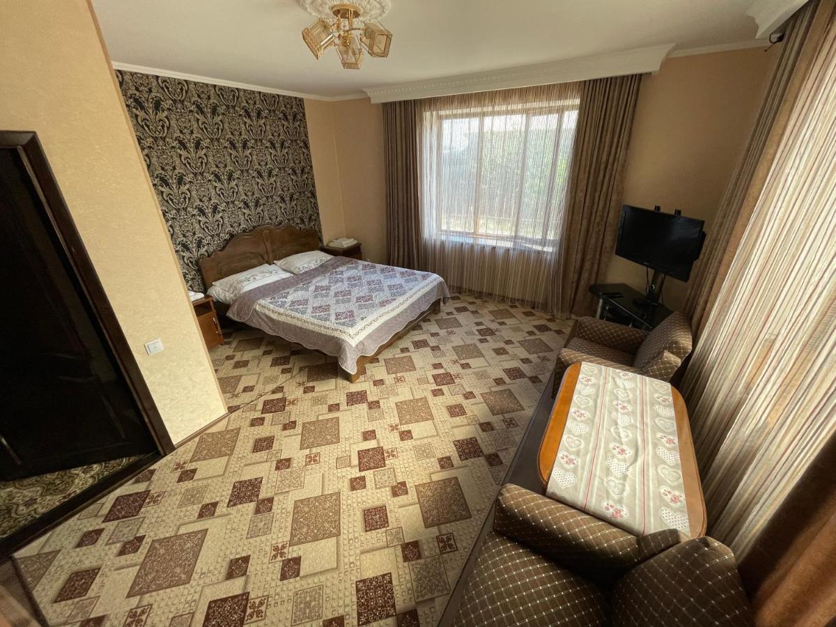 Guest House Eles Каракол Екстериор снимка