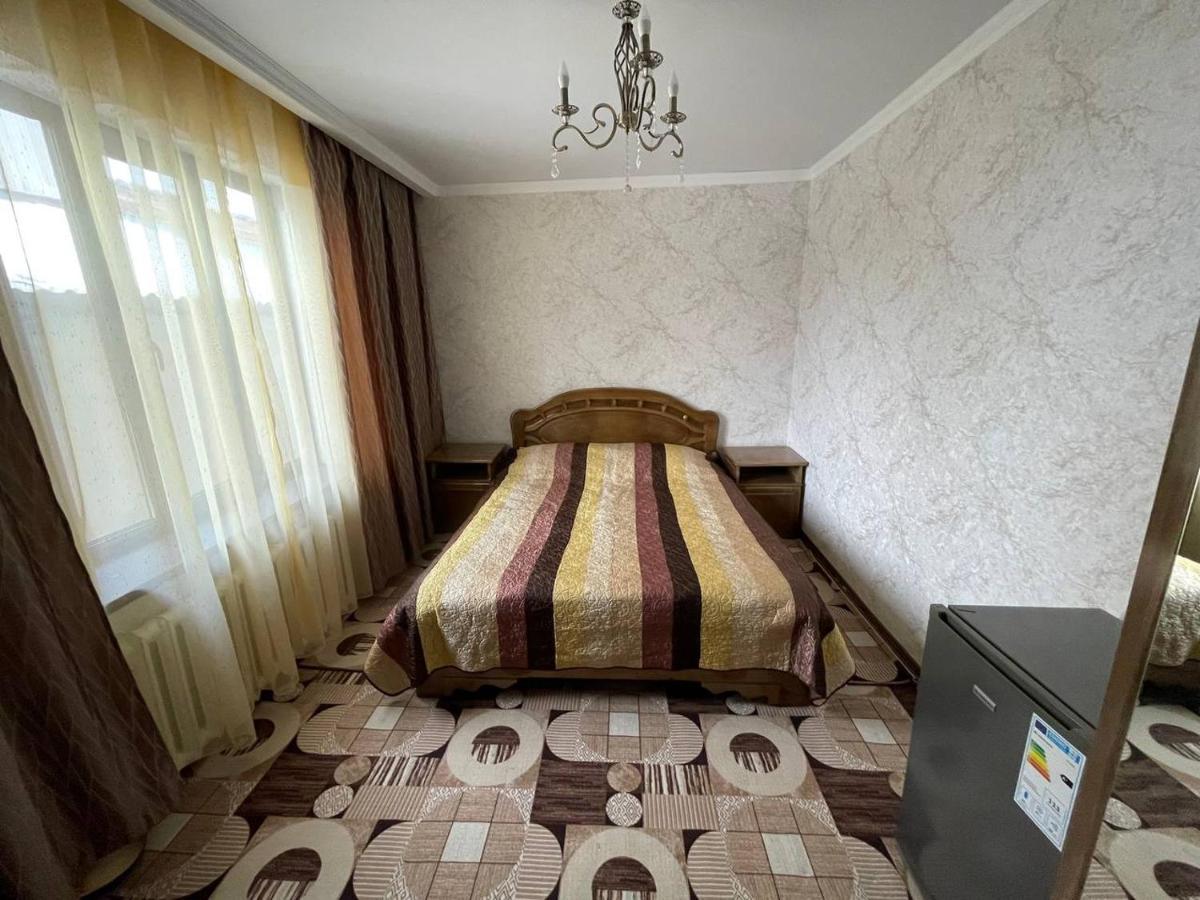 Guest House Eles Каракол Екстериор снимка