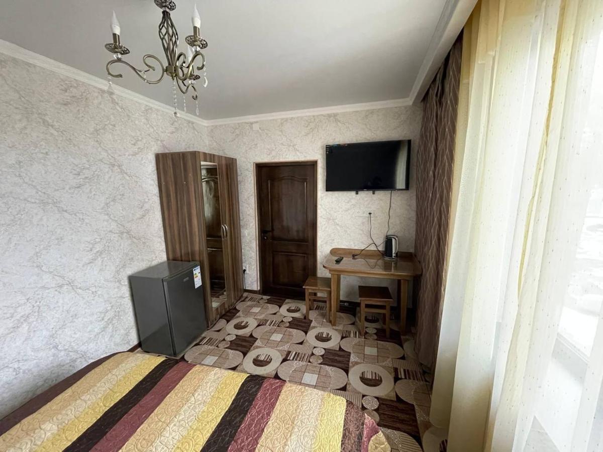 Guest House Eles Каракол Екстериор снимка