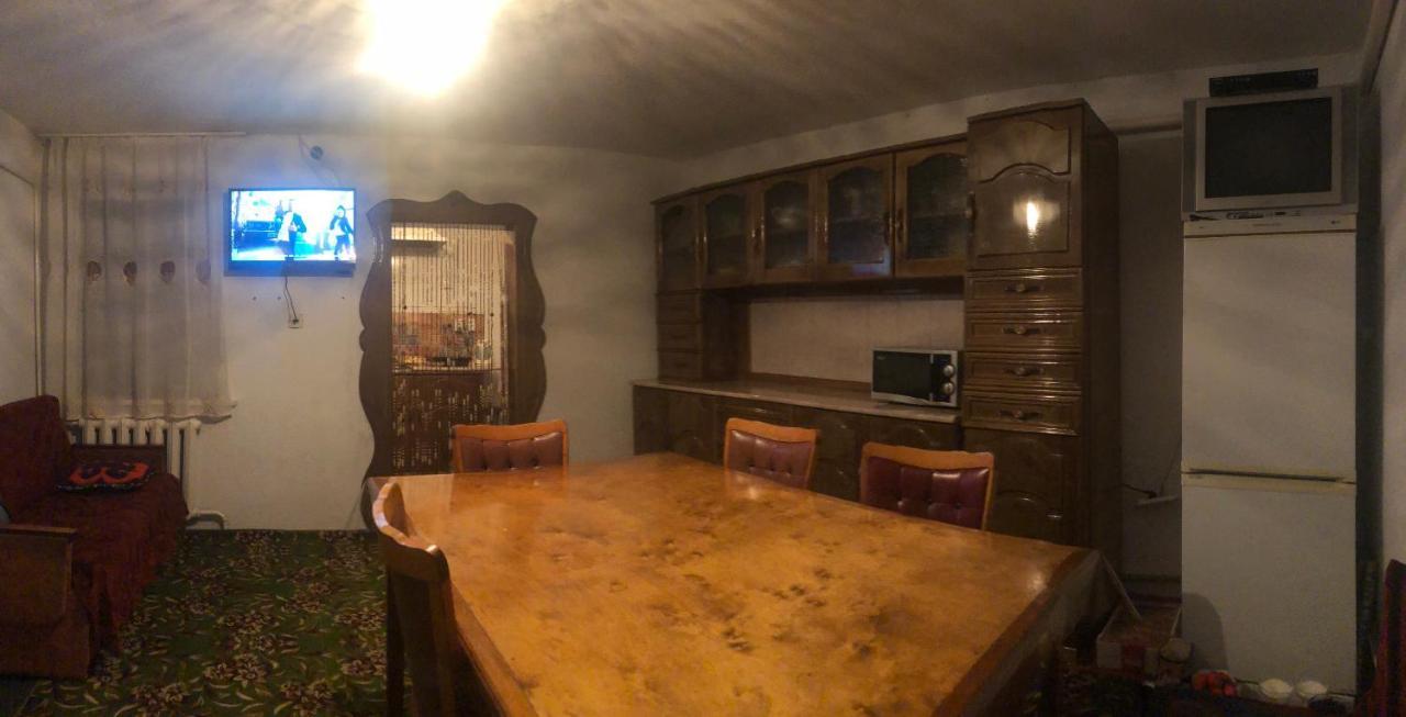 Guest House Eles Каракол Екстериор снимка